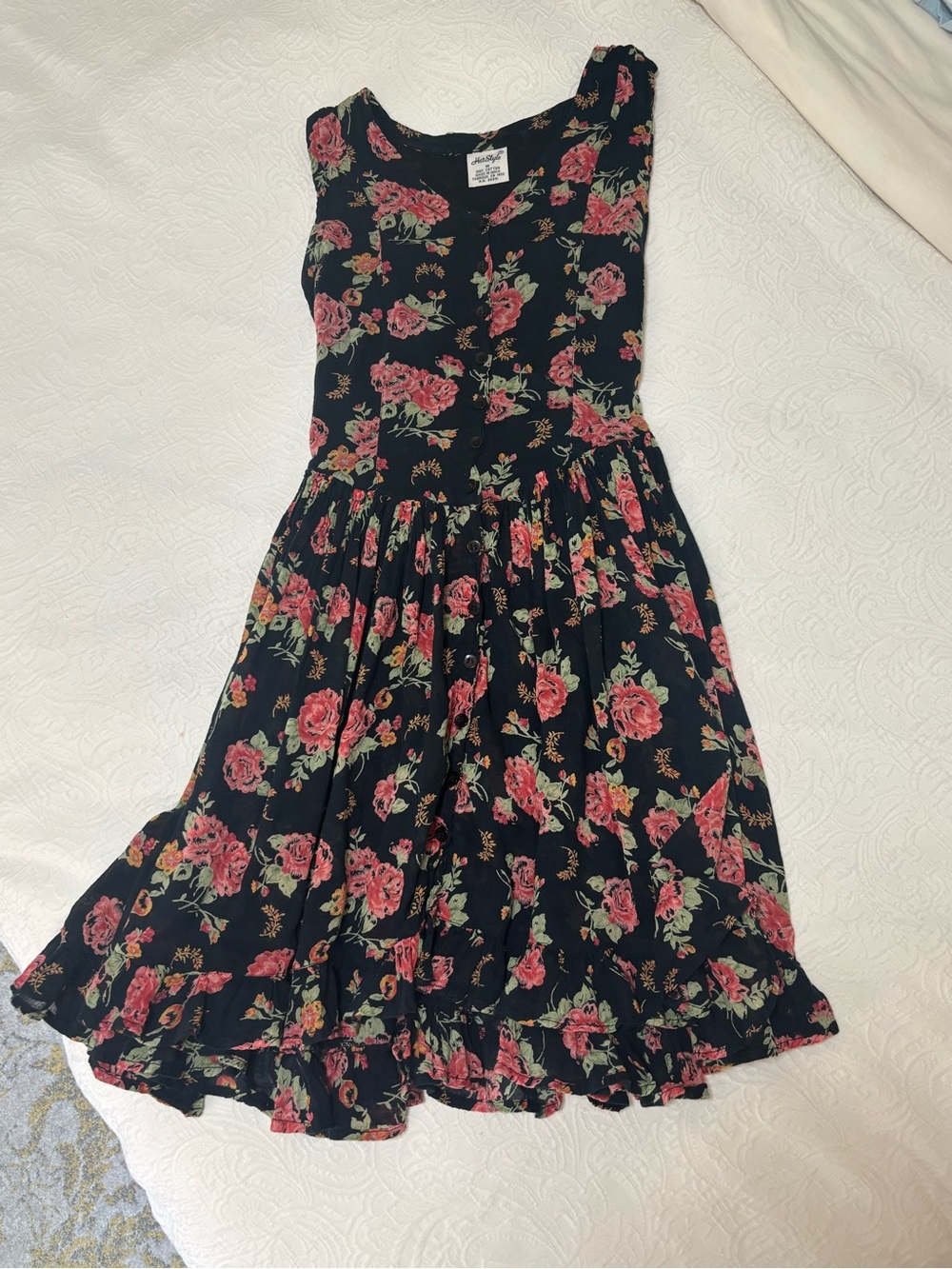 90s babydoll grunge dress Her Style | Dresses | Vintage 9s Herstyle Floral Drop Waist Cotton Medium Stacees Applique Halter Fitted SHOP ALL The neck line has Size:US4-UK6-EUR34